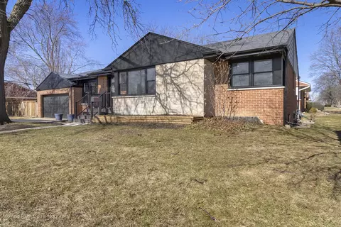 Exterior - 1390 S 5th Ave, Des Plaines, IL 60018 photo 4 of 7