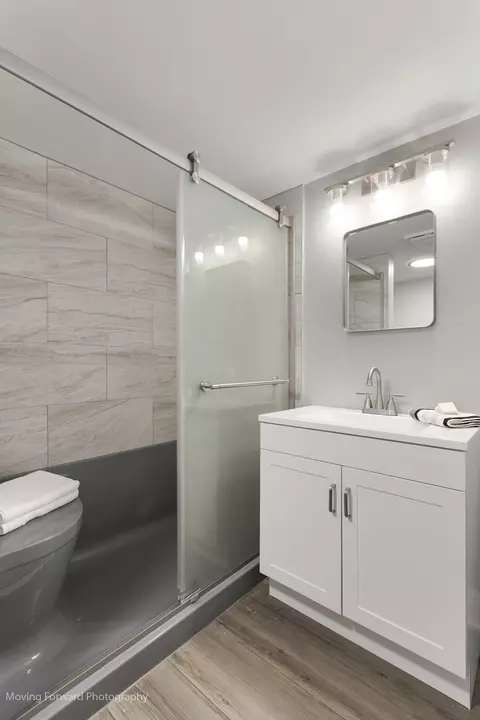 Bath - 1390 S 5th Ave, Des Plaines, IL 60018 photo 4 of 4