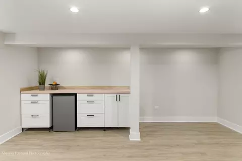 Living - 1390 S 5th Ave, Des Plaines, IL 60018 photo 7 of 9