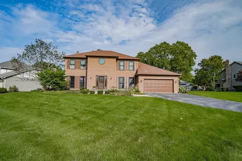 2627 Newport Dr, Naperville, IL 60565