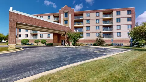 201 W Brush Hill Rd #101, Elmhurst, IL 60126