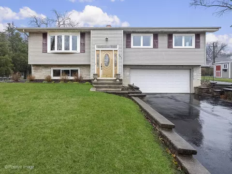 563 Gamble Dr, Lisle, IL 60532