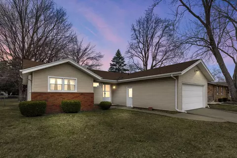 435 W Drummond Dr, Bourbonnais, IL 60914