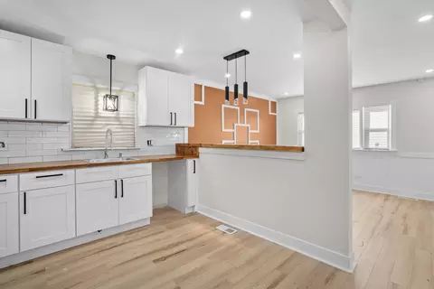 Kitchen - 1044 W 103rd Pl, Chicago, IL 60643 photo 4 of 4