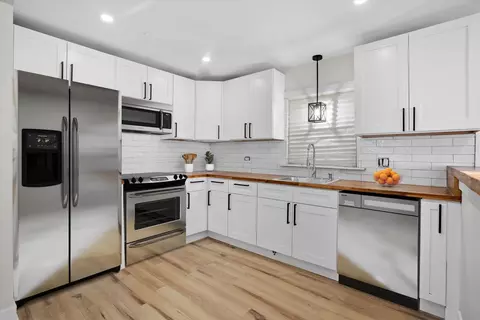 Kitchen - 1044 W 103rd Pl, Chicago, IL 60643 photo 2 of 4