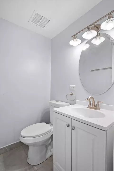 Bath - 1044 W 103rd Pl, Chicago, IL 60643 photo 3 of 4
