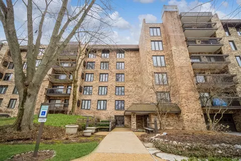 3741 Mission Hills Rd #501, Northbrook, IL 60062