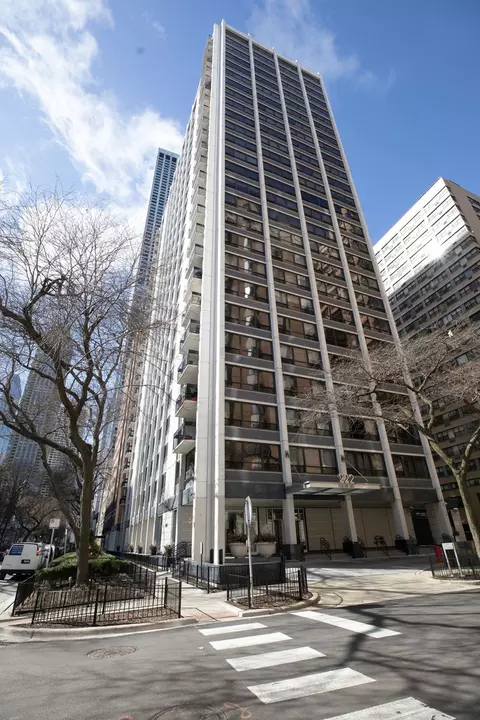 222 E Pearson St #1003, Chicago, IL 60611