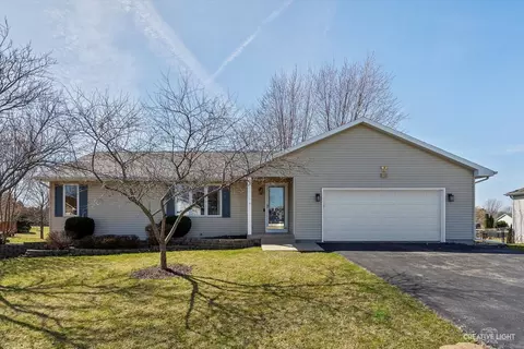 115 Windward Ln, Rochelle, IL 61068