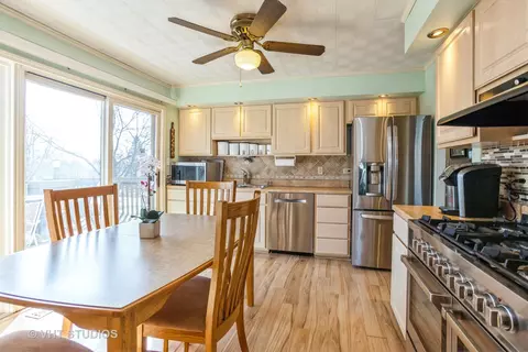Kitchen - 600 Edgemont Ln, Hoffman Estates, IL 60169 photo 1 of 1