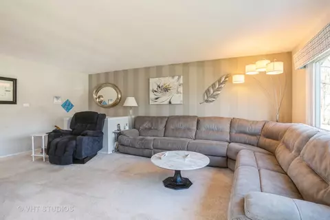 Living - 600 Edgemont Ln, Hoffman Estates, IL 60169 photo 1 of 6