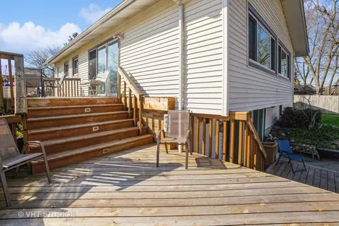 Exterior - 600 Edgemont Ln, Hoffman Estates, IL 60169 photo 3 of 5
