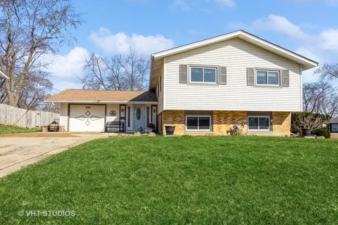 600 Edgemont Ln, Hoffman Estates, IL 60169