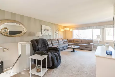 Living - 600 Edgemont Ln, Hoffman Estates, IL 60169 photo 2 of 6