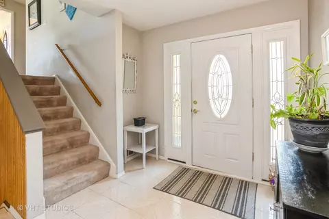 Entry Way - 600 Edgemont Ln, Hoffman Estates, IL 60169 photo 1 of 1