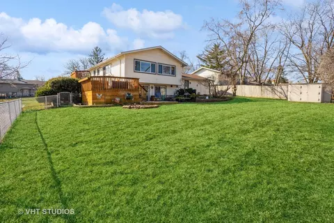 Exterior - 600 Edgemont Ln, Hoffman Estates, IL 60169 photo 5 of 5
