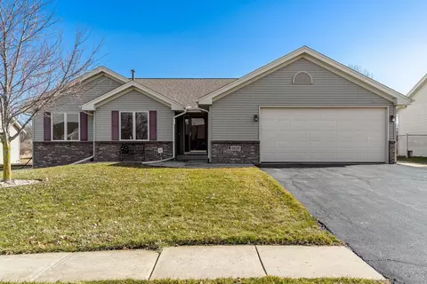 9229 Longfellow Ln, Machesney Park, IL 61115