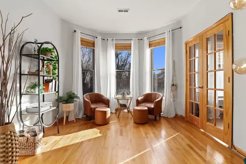 Living - 2330 W Huron St #2E, Chicago, IL 60612 photo 2 of 4