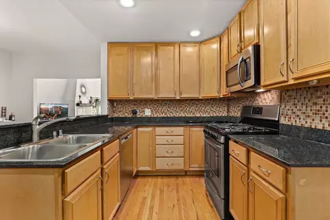 Kitchen - 2330 W Huron St #2E, Chicago, IL 60612 photo 2 of 3