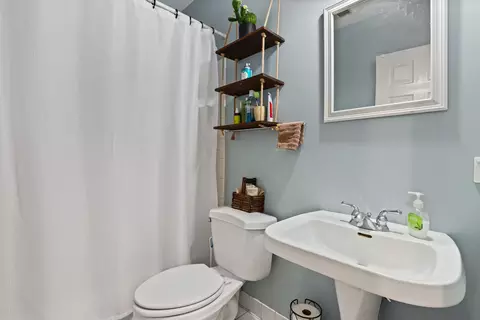 Bath - 2330 W Huron St #2E, Chicago, IL 60612 photo 3 of 3