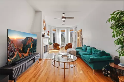 Living - 2330 W Huron St #2E, Chicago, IL 60612 photo 3 of 4
