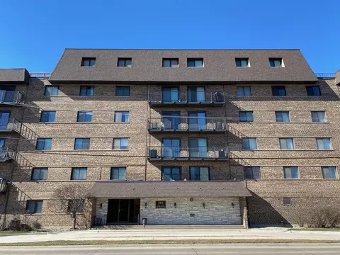 960 S River Rd #508, Des Plaines, IL 60016
