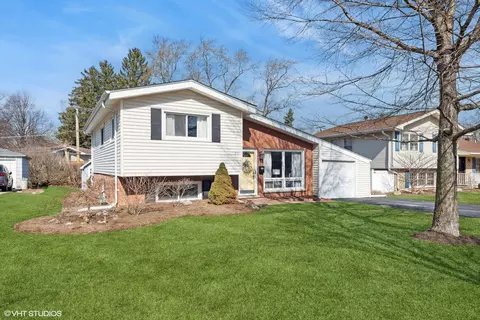 210 W Helen Rd, Palatine, IL 60067