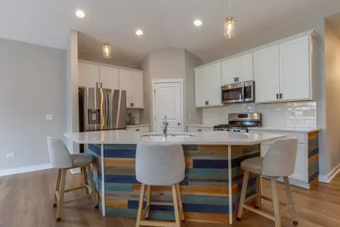 Kitchen - 633 Slate Run, Elgin, IL 60124 photo 1 of 3