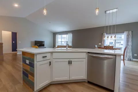 Kitchen - 633 Slate Run, Elgin, IL 60124 photo 3 of 3