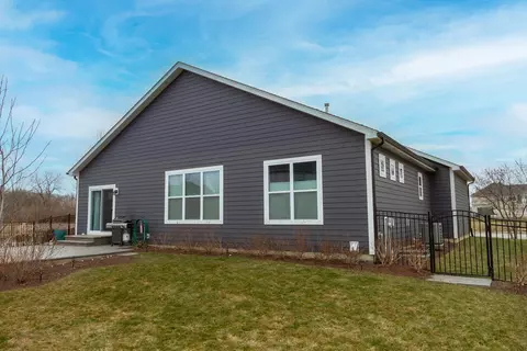 Exterior - 633 Slate Run, Elgin, IL 60124 photo 9 of 12