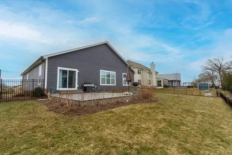 Exterior - 633 Slate Run, Elgin, IL 60124 photo 8 of 12