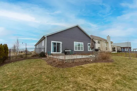 Exterior - 633 Slate Run, Elgin, IL 60124 photo 7 of 12