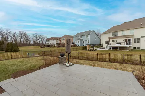 Exterior - 633 Slate Run, Elgin, IL 60124 photo 11 of 12