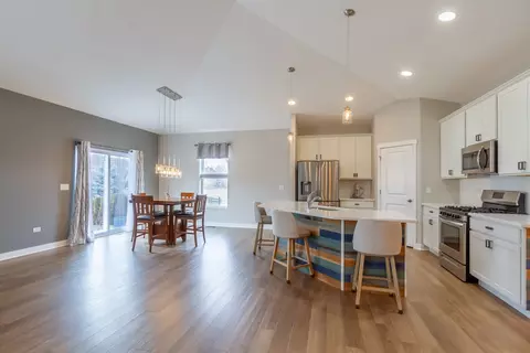 Dining - 633 Slate Run, Elgin, IL 60124 photo 1 of 2
