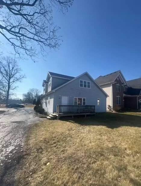 Exterior - 899 E Crest Ave, Addison, IL 60101 photo 2 of 4