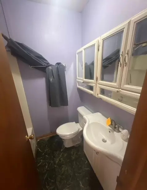 Bath - 899 E Crest Ave, Addison, IL 60101 photo 1 of 1