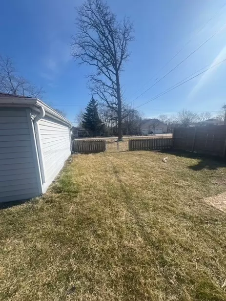 Exterior - 899 E Crest Ave, Addison, IL 60101 photo 4 of 4