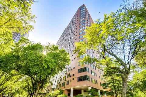 3100 N Lake Shore Dr #1702, Chicago, IL 60657
