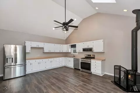 Kitchen - 10911 River Rd, Plano, IL 60545 photo 2 of 2