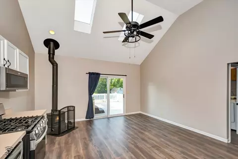 Living - 10911 River Rd, Plano, IL 60545 photo 1 of 4
