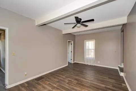Living - 10911 River Rd, Plano, IL 60545 photo 3 of 4