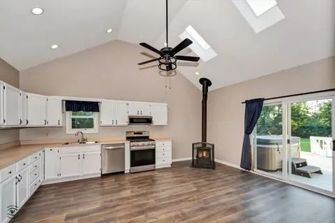 Kitchen - 10911 River Rd, Plano, IL 60545 photo 1 of 2