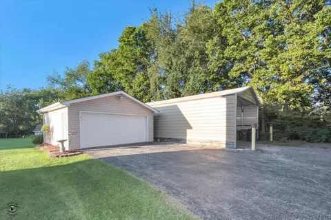 Exterior - 10911 River Rd, Plano, IL 60545 photo 6 of 8
