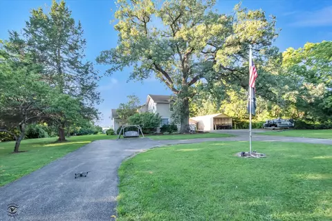 Exterior - 10911 River Rd, Plano, IL 60545 photo 4 of 8
