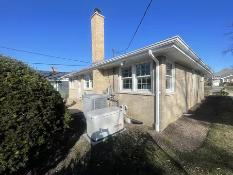 Exterior - 336 E South St, Elmhurst, IL 60126 photo 4 of 4