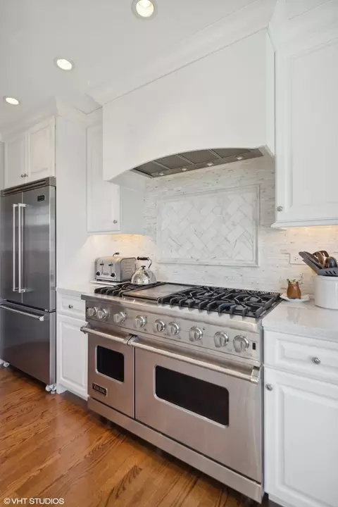 Kitchen - 336 E South St, Elmhurst, IL 60126 photo 2 of 4
