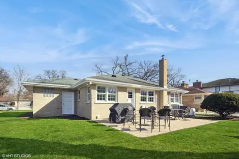 Exterior - 336 E South St, Elmhurst, IL 60126 photo 2 of 4
