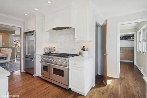 Kitchen - 336 E South St, Elmhurst, IL 60126 photo 4 of 4