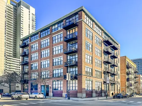 817 W Washington Blvd #104, Chicago, IL 60607