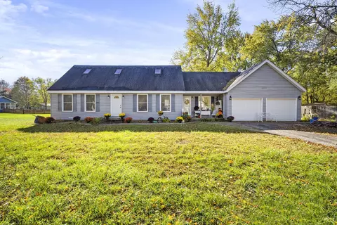 6065 Peart Rd, Morris, IL 60450